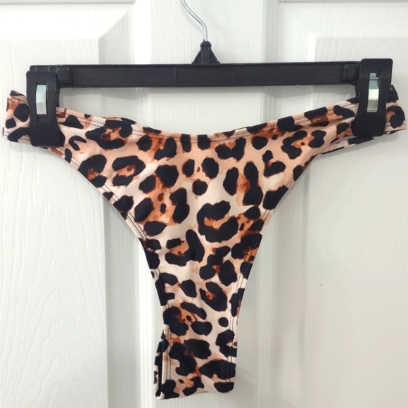 NWT 2 Piece Bikini Set Leopard Print Scoop Neck Criss Cross Thong Bathing Suit M - Picture 12 of 16